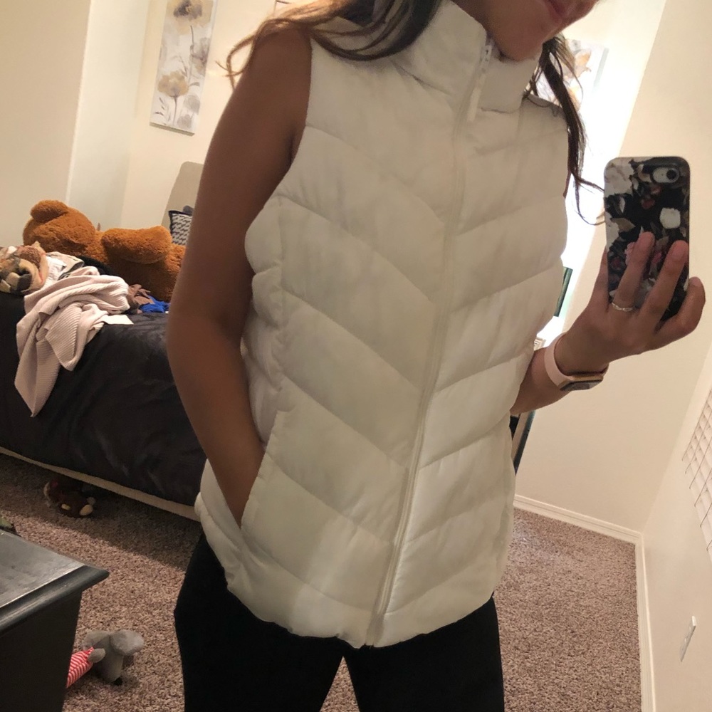 ♦️FINAL Price Drop♦️White winter puffer vest